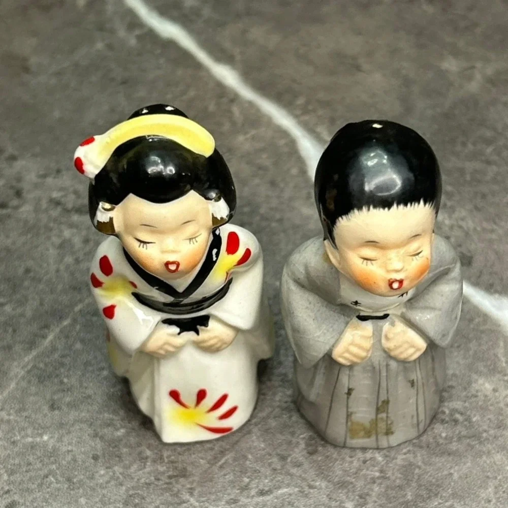 Vintage Napco Japan Kissing Couple Salt and Pepper Shakers Ceramic Mid Cent